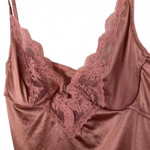 Elegant Lace Trim Satin Chemise